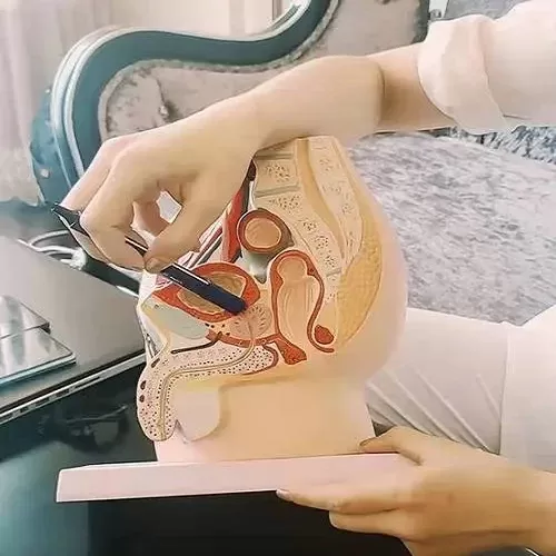What is unique about authentic 抓龍筋 massage?